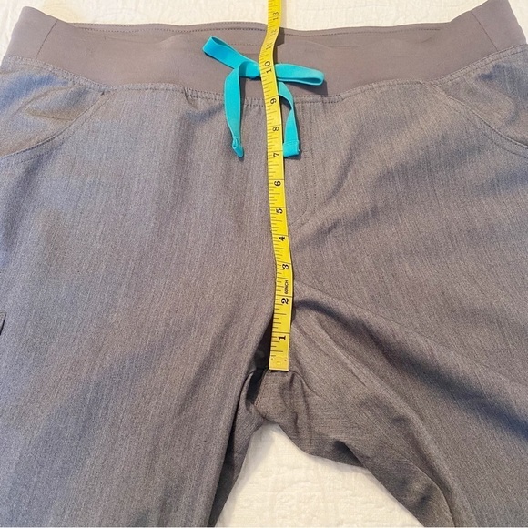 Figs Kade Utility Pocket Gray Scrub Pants - Large Tall - Picture 13 of 16